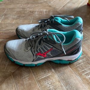 Women’s Mizuno Wave Horizon Sz 10